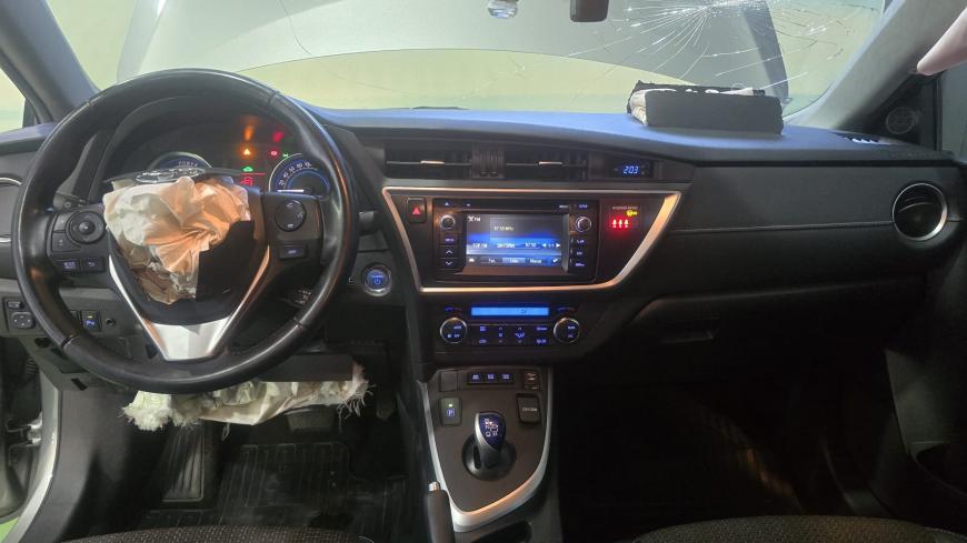 Toyota Auris 1.8 HSD - Auto Cabomonte Compra e Venda de Salvados