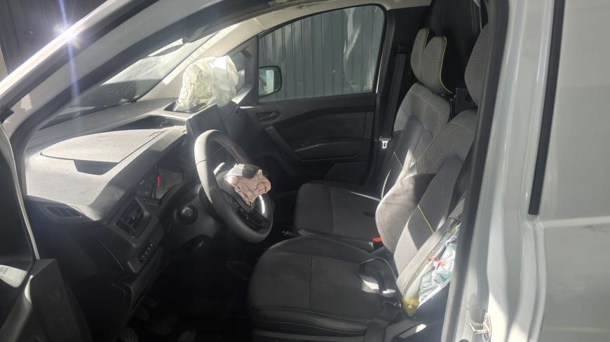 Renault Kangoo 1.5 DCI - Auto Cabomonte Compra e Venda de Salvados