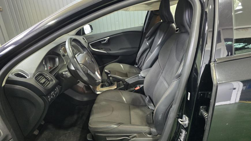 Volvo V40 Cross Country 1.6D - Auto Cabomonte Compra e Venda de Salvados