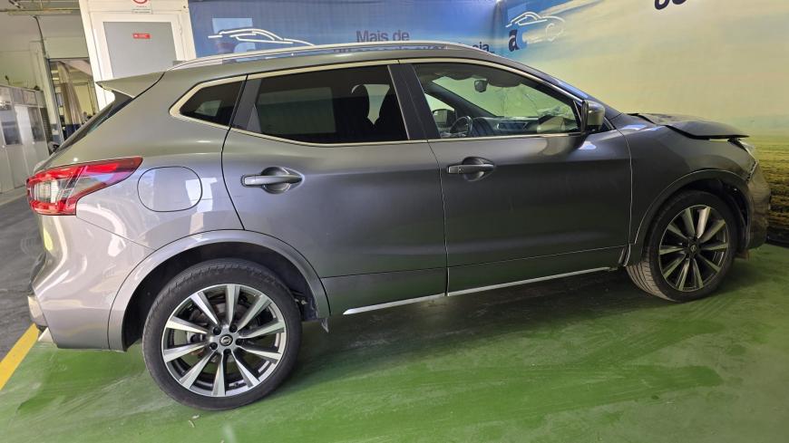 Nissan Qashqai 1.5 DCI Cx Aut. - Auto Cabomonte Compra e Venda de Salvados