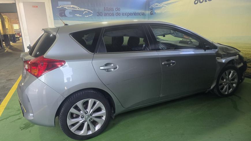 Toyota Auris 1.8 HSD - Auto Cabomonte Compra e Venda de Salvados