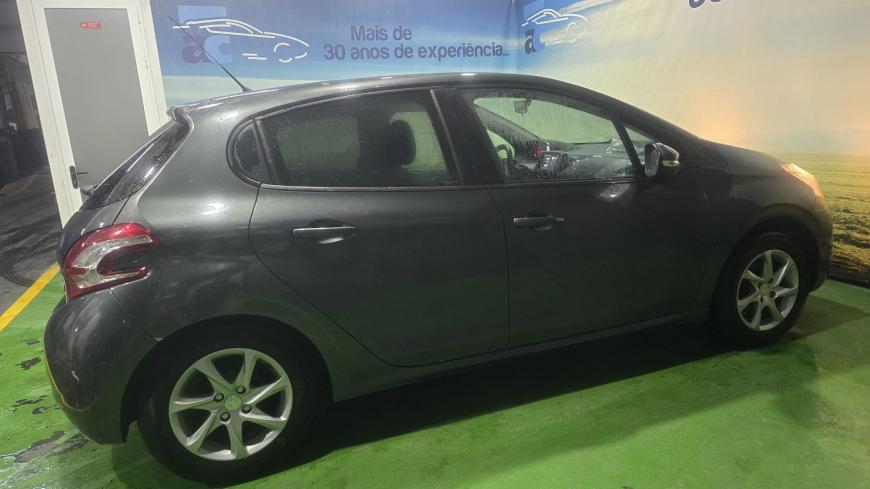 Peugeot 208 1.0 VTi - Auto Cabomonte Compra e Venda de Salvados