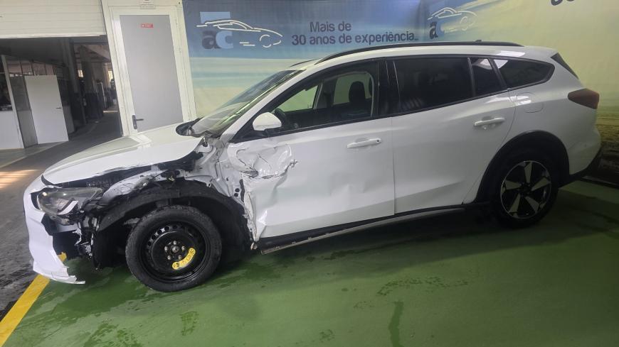 Ford Focus SW 1.5 TDCI Active - Auto Cabomonte Compra e Venda de Salvados