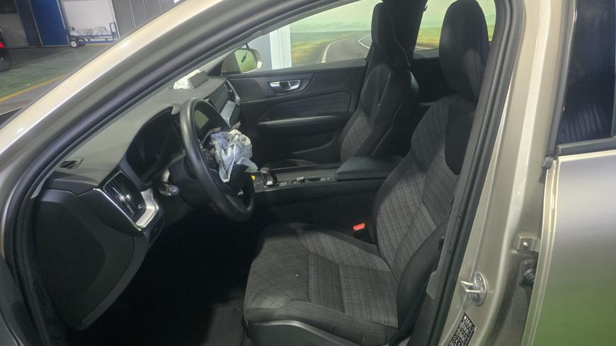 Volvo V60 2.0 B4 Essential Auto  - Auto Cabomonte Compra e Venda de Salvados