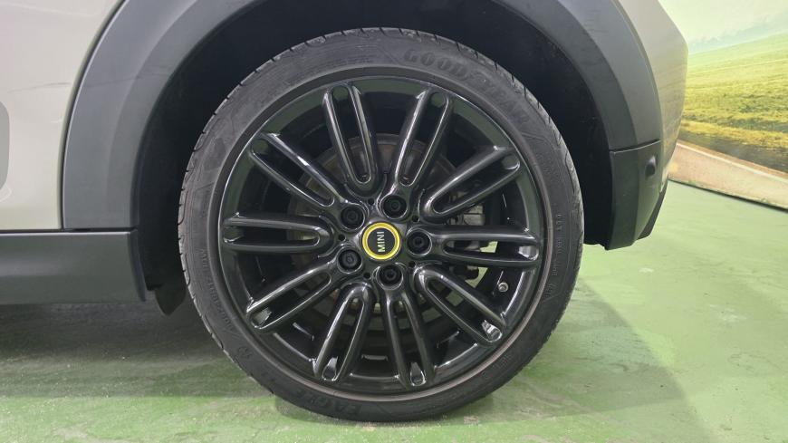 Mini Cooper SE Eletric - Auto Cabomonte Compra e Venda de Salvados