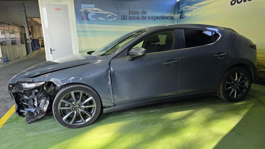 Mazda 3 2.0 Skyactiv - G Hibrido/Gasolina - Auto Cabomonte Compra e Venda de Salvados