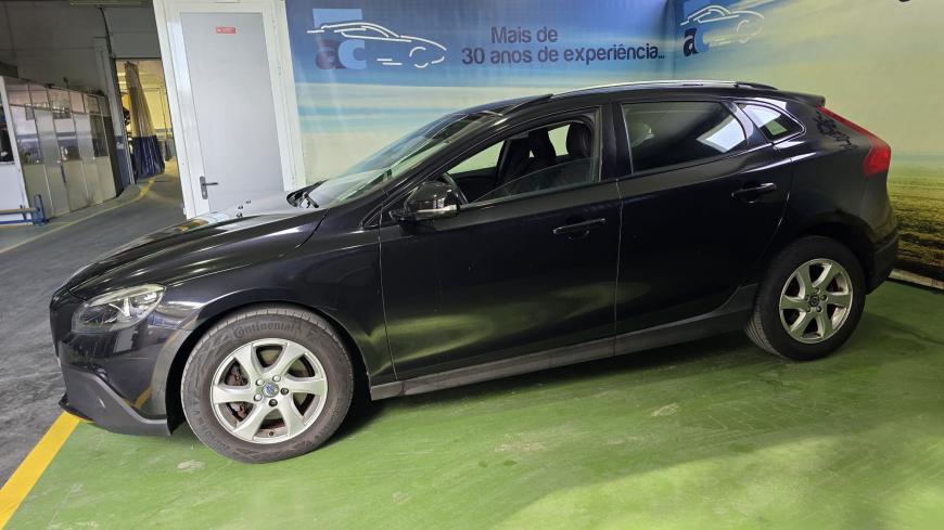 Volvo V40 Cross Country 1.6D - Auto Cabomonte Compra e Venda de Salvados
