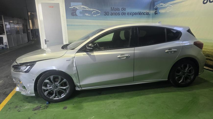Ford Focus ST-Line - Auto Cabomonte Compra e Venda de Salvados