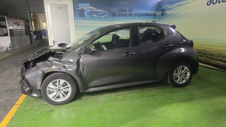 Toyota Yaris 1.5 HDF  - Auto Cabomonte Compra e Venda de Salvados