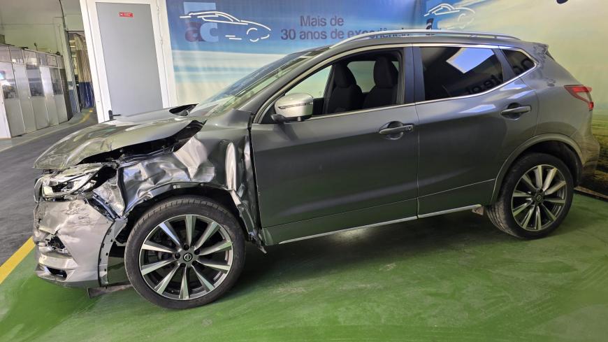 Nissan Qashqai 1.5 DCI Cx Aut. - Auto Cabomonte Compra e Venda de Salvados