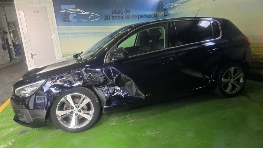 Peugeot 308 1.2 Allure - Auto Cabomonte Compra e Venda de Salvados
