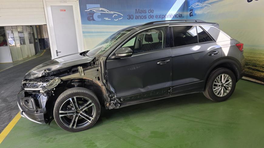 Volkswagen T-Roc 1.0 TSI - Auto Cabomonte Compra e Venda de Salvados