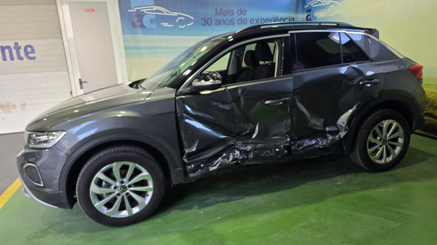 Volkswagen T-Roc 1.0 TSI - Auto Cabomonte Compra e Venda de Salvados