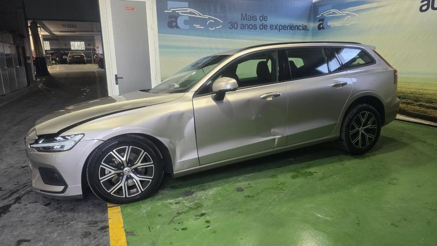 Volvo V60 2.0 B4 Essential Auto  - Auto Cabomonte Compra e Venda de Salvados