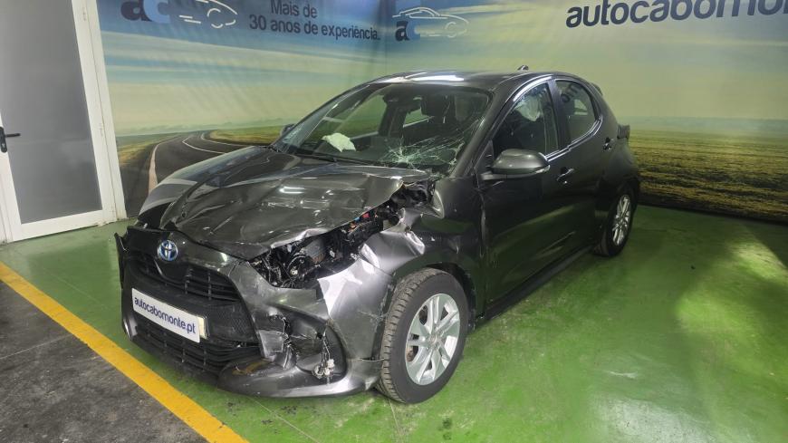 Toyota Yaris 1.5 HDF  - Auto Cabomonte Compra e Venda de Salvados