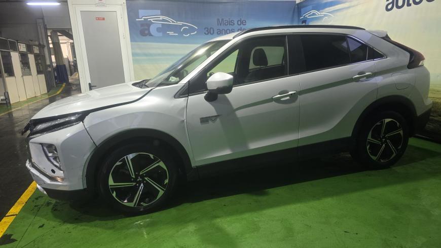Mitsubishi Eclipse Cross 2.4 PHEV Plug - in - Auto Cabomonte Compra e Venda de Salvados