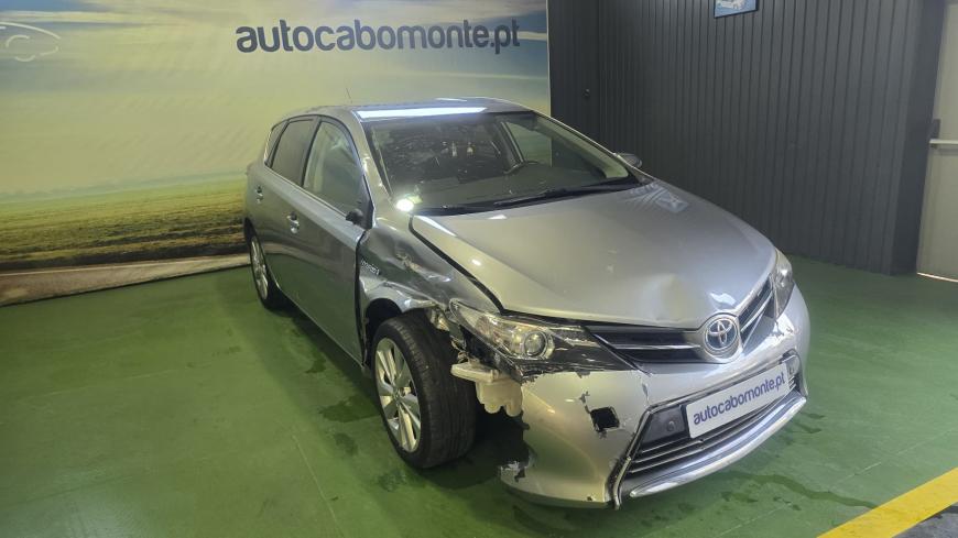Toyota Auris 1.8 HSD - Auto Cabomonte Compra e Venda de Salvados