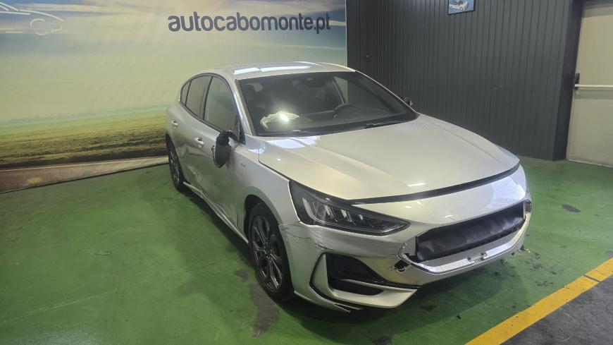 Ford Focus ST-Line - Auto Cabomonte Compra e Venda de Salvados