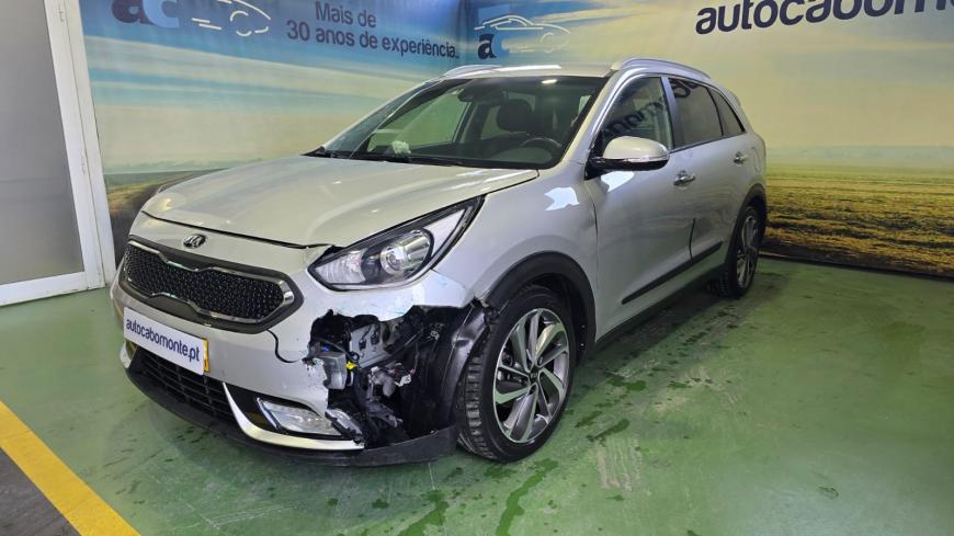 Kia Niro 1.6 GDI HEV - Auto Cabomonte Compra e Venda de Salvados