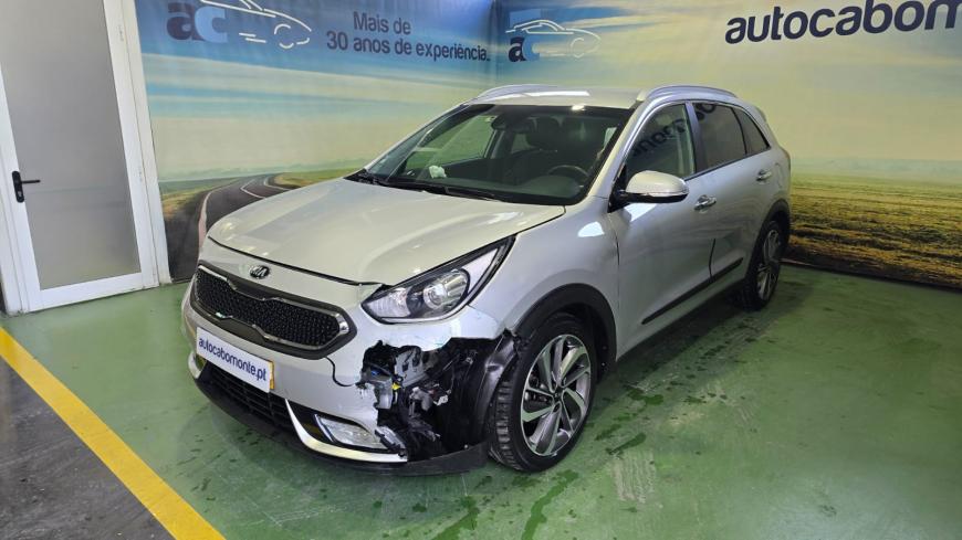 Kia Niro 1.6 GDI HEV - Auto Cabomonte Compra e Venda de Salvados