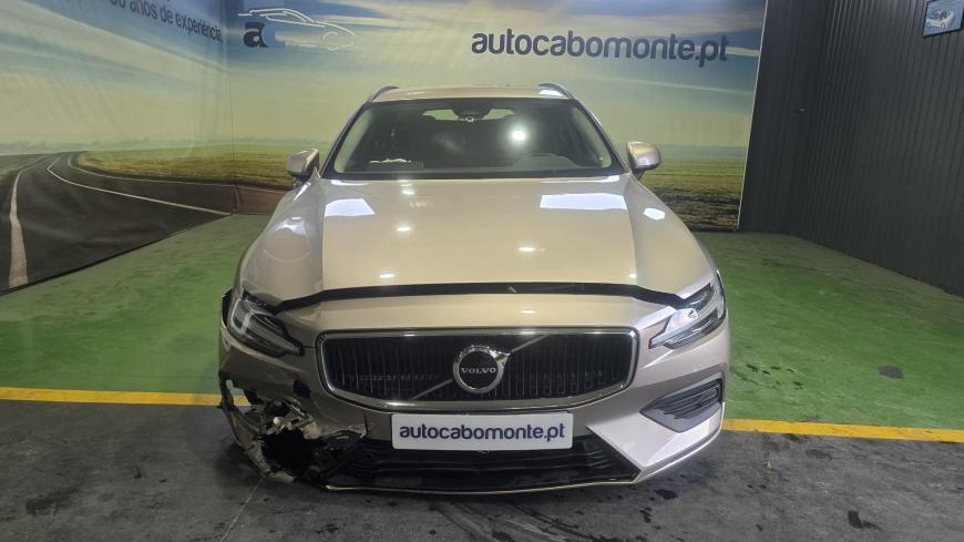 Volvo V60 2.0 B4 Essential Auto  - Auto Cabomonte Compra e Venda de Salvados