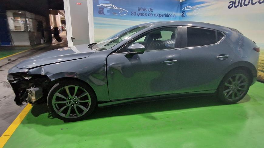 Mazda 3 2.0 Skyactiv - G Hibrido/Gasolina - Auto Cabomonte Compra e Venda de Salvados