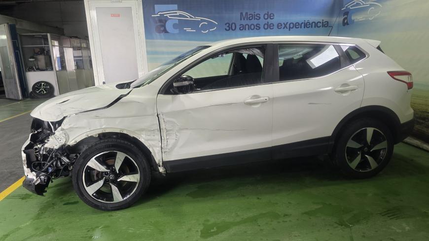 Nissan Qashqai 1.5 DCI - Auto Cabomonte Compra e Venda de Salvados