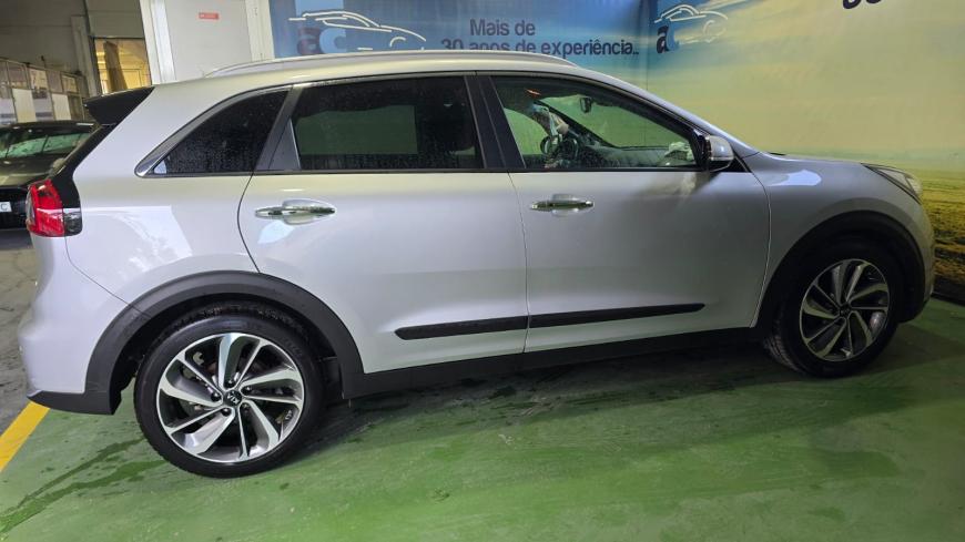 Kia Niro 1.6 GDI HEV - Auto Cabomonte Compra e Venda de Salvados