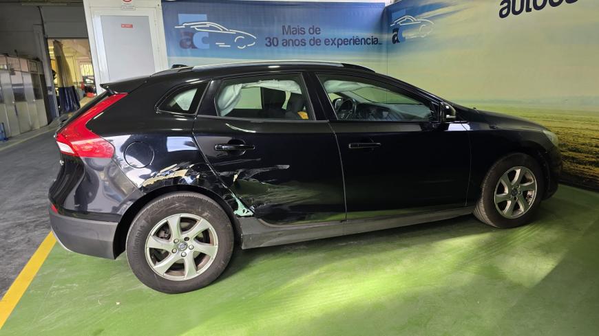 Volvo V40 Cross Country 1.6D - Auto Cabomonte Compra e Venda de Salvados