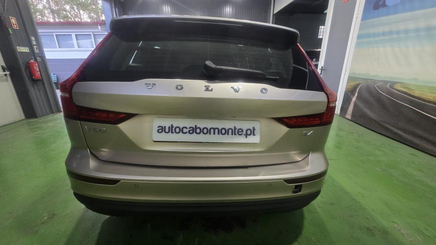 Volvo V60 2.0 B4 Essential Auto  - Auto Cabomonte Compra e Venda de Salvados