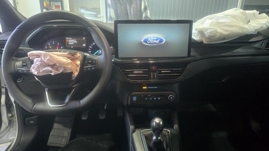 Ford Focus ST-Line - Auto Cabomonte Compra e Venda de Salvados