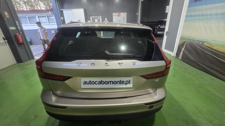 Volvo V60 2.0 B4 Essential Auto  - Auto Cabomonte Compra e Venda de Salvados