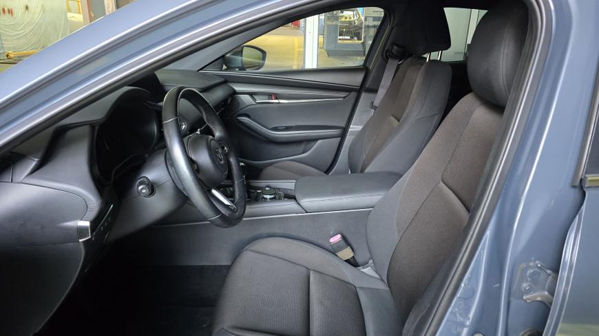 Mazda 3 2.0 Skyactiv - G Hibrido/Gasolina - Auto Cabomonte Compra e Venda de Salvados