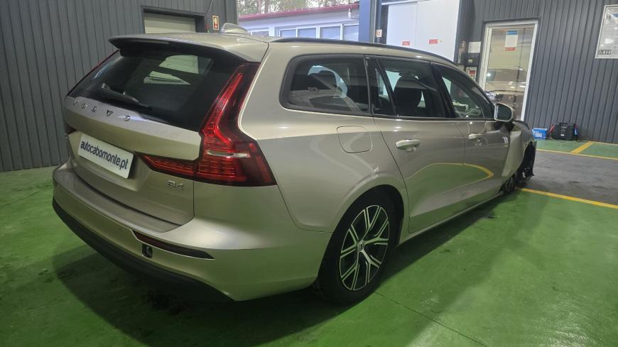 Volvo V60 2.0 B4 Essential Auto  - Auto Cabomonte Compra e Venda de Salvados