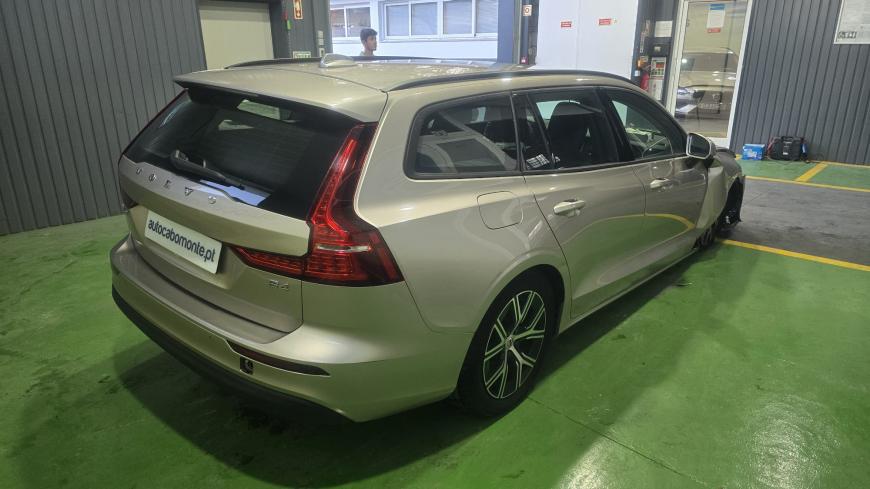 Volvo V60 2.0 B4 Essential Auto  - Auto Cabomonte Compra e Venda de Salvados