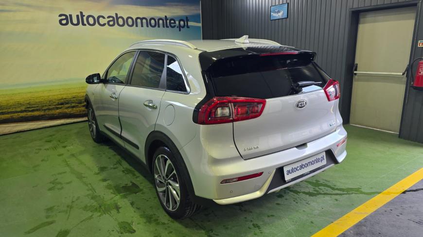 Kia Niro 1.6 GDI HEV - Auto Cabomonte Compra e Venda de Salvados