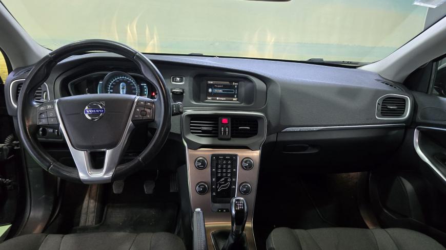 Volvo V40 Cross Country 1.6D - Auto Cabomonte Compra e Venda de Salvados