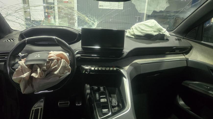 Peugeot 3008 1.6 Hybrid  - Auto Cabomonte Compra e Venda de Salvados