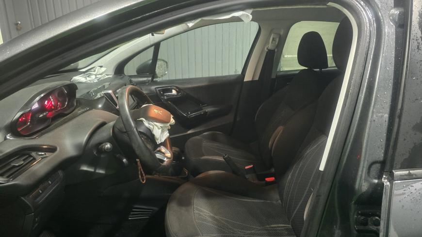 Peugeot 208 1.0 VTi - Auto Cabomonte Compra e Venda de Salvados