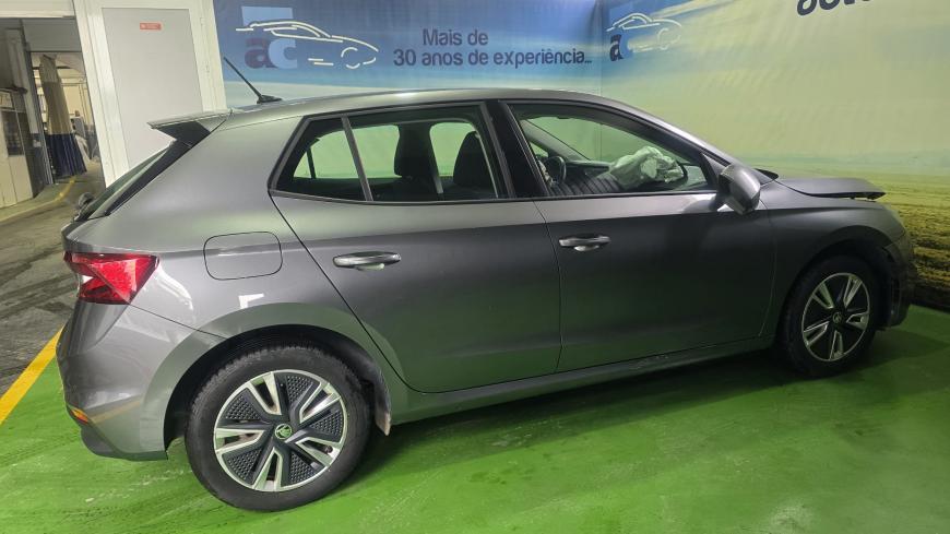 Skoda Fabia 1.0 - Auto Cabomonte Compra e Venda de Salvados