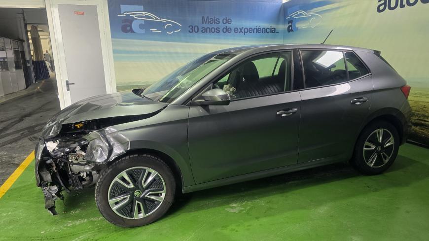 Skoda Fabia 1.0 - Auto Cabomonte Compra e Venda de Salvados
