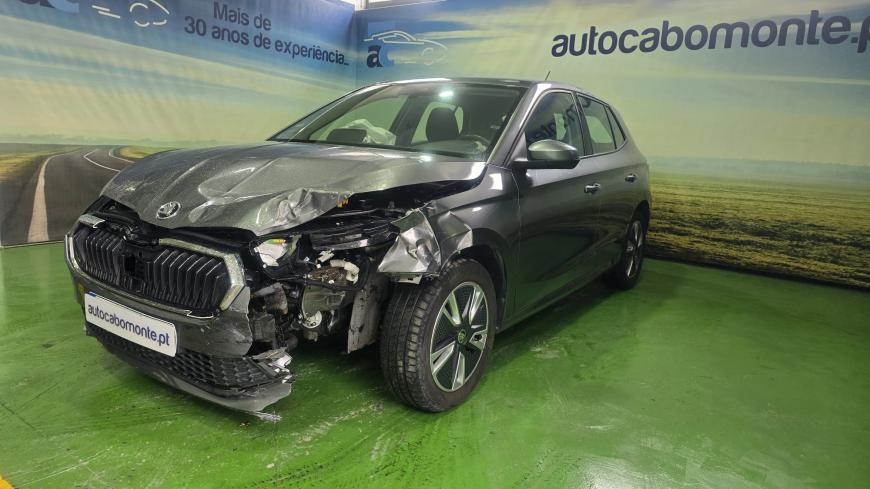 Skoda Fabia 1.0 - Auto Cabomonte Compra e Venda de Salvados