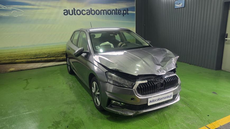 Skoda Fabia 1.0 - Auto Cabomonte Compra e Venda de Salvados