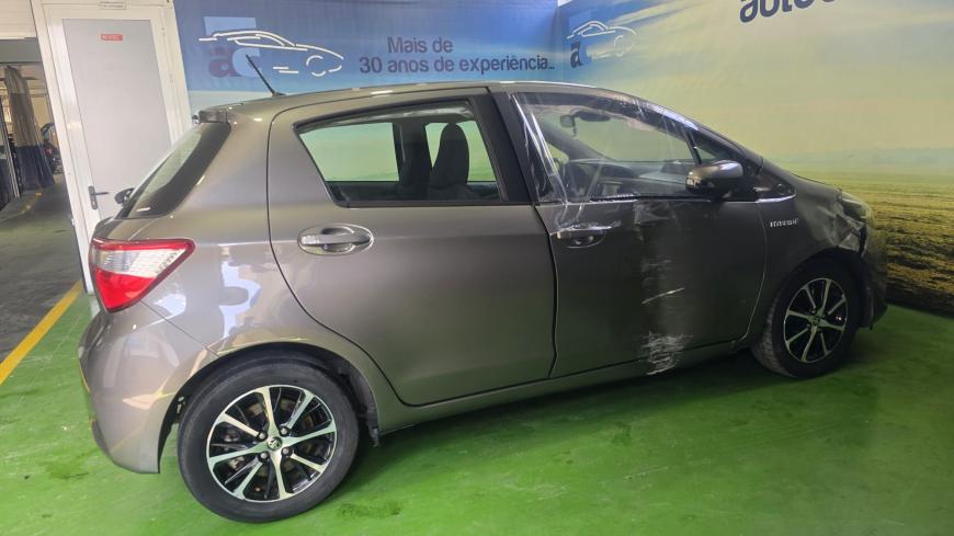 Toyota Yaris 1.5 HDF - Auto Cabomonte Compra e Venda de Salvados