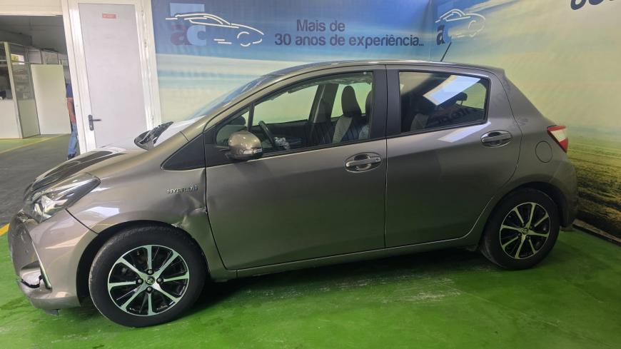 Toyota Yaris 1.5 HDF - Auto Cabomonte Compra e Venda de Salvados