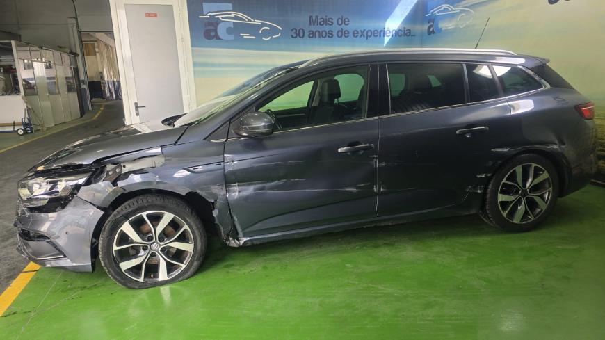 Renault Megane ST TCE Bose Edition - Auto Cabomonte Compra e Venda de Salvados