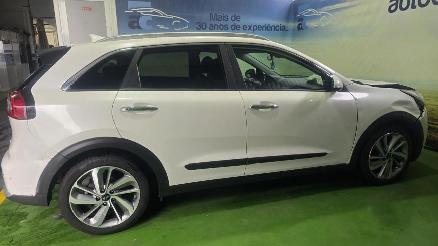 Kia Niro 1.6 GDI HEV - Auto Cabomonte Compra e Venda de Salvados