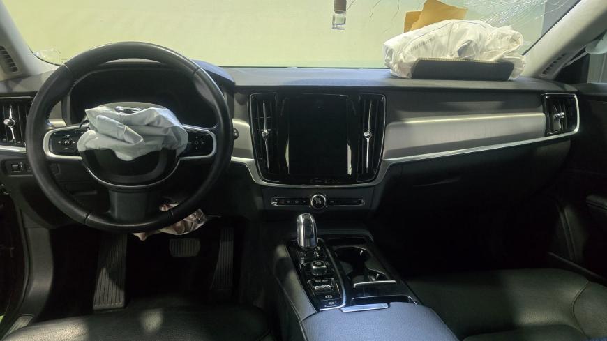 Volvo V90 T8 Twin Engine Plug-In  391CV - Auto Cabomonte Compra e Venda de Salvados