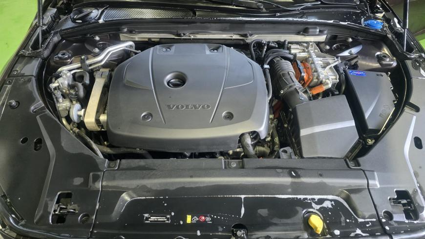 Volvo V90 T8 Twin Engine Plug-In  391CV - Auto Cabomonte Compra e Venda de Salvados