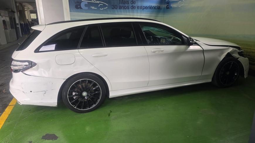 Mercedes - Benz C 300h AMG Line  Hibrido/Gasoleo - Auto Cabomonte Compra e Venda de Salvados